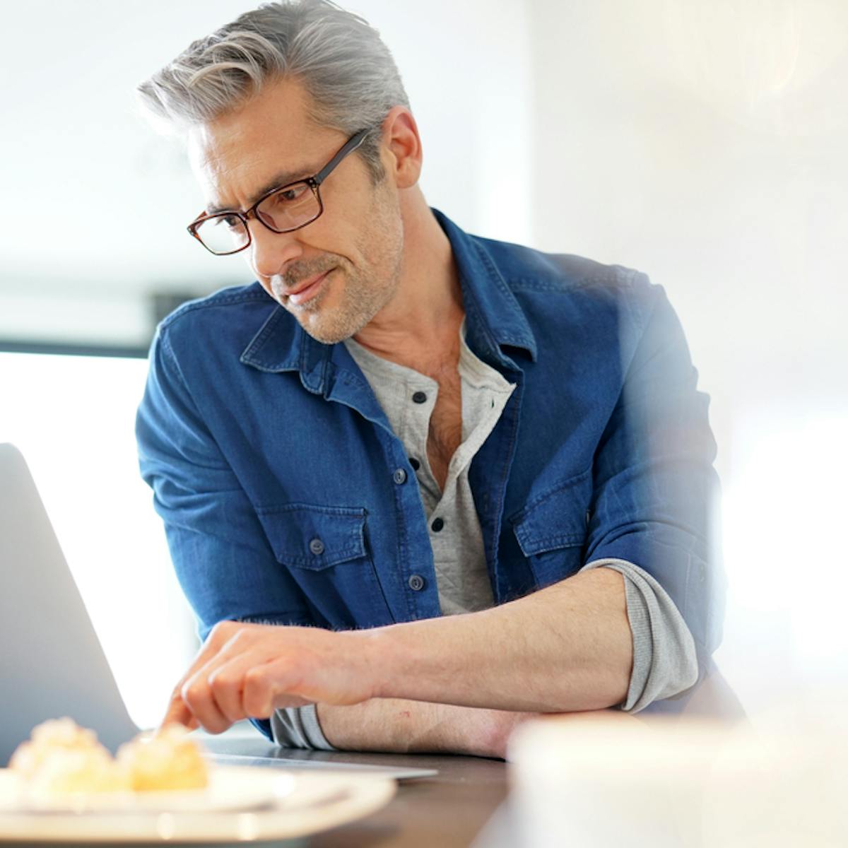 かっこいいおじさんの14の特徴 モテる イケおじになる秘訣 も紹介 Smartlog かっこいいおじさんの14の特徴 モテる イケおじになる秘訣 も紹介 Smartlog