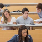 学歴コンプレックスに陥る人の特徴|劣等感を...