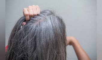 夢占い 髪を切る夢の意味 状況別にスピリチュアル的な暗示を診断 Smartlog 夢占い 髪を切る夢の意味 状況別にスピリチュアル的な暗示を診断 Smartlog