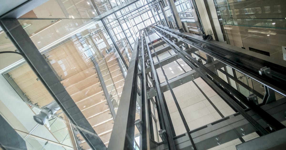 夢占い エレベーターが落ちる夢の意味 スピリチュアル的な暗示を診断 Smartlog 夢占い エレベーターが落ちる夢の意味 スピリチュアル的な暗示を診断 Smartlog