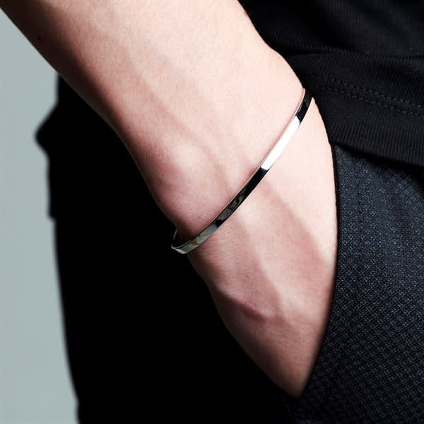 30代の彼氏におすすめのクリスマスプレゼントは4℃ HOMME+のブレスレット