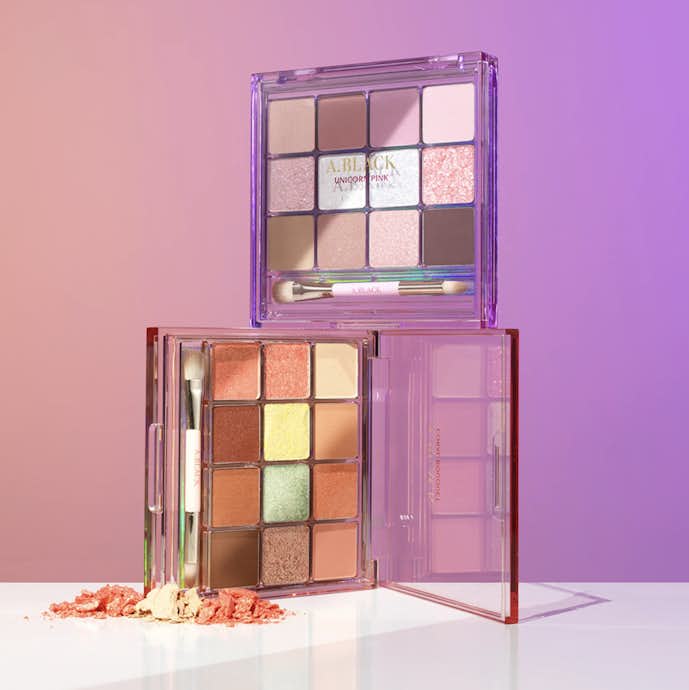 女性が喜ぶ化粧品のクリスマスプレゼントはGLAM CHANGE MULTI PALETTE