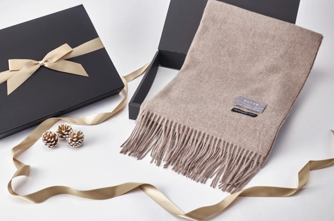 40代女性へのクリスマスプレゼントにBUYER(バイヤー)のカシミヤ100% 大判ストール