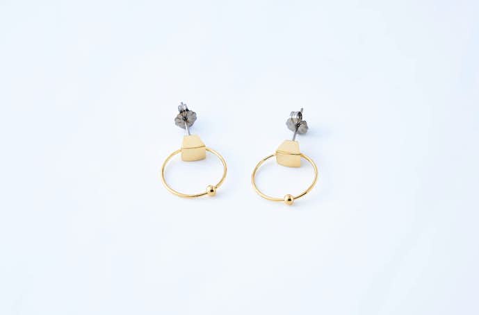 女友達へのピアスのおすすめプレゼントはLanterna(ランテルナ) Square & Hoop Posts