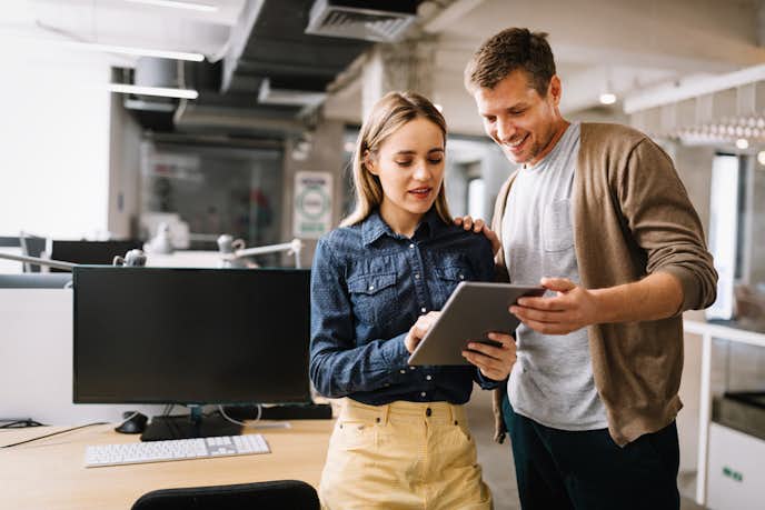 女性が話しかけて欲しい時の7つのサイン 会話中に脈ありか見分ける方法とは Smartlog 女性が話しかけて欲しい時の7つのサイン 会話中に脈ありか見分ける方法とは Smartlog