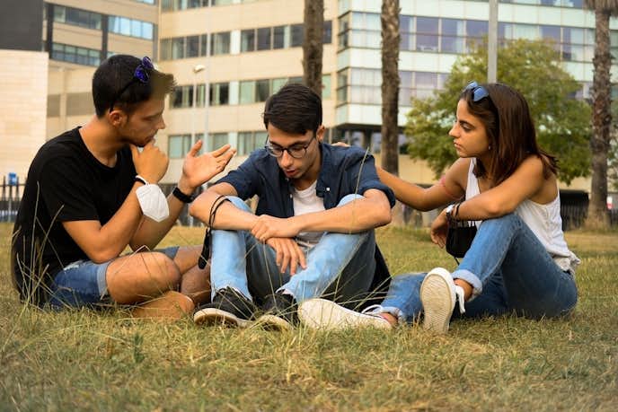 失恋した友達にかける言葉 Ngの言葉 振られた友達の慰め方とは Smartlog 失恋した友達にかける言葉 Ngの言葉 振られた友達の慰め方とは Smartlog