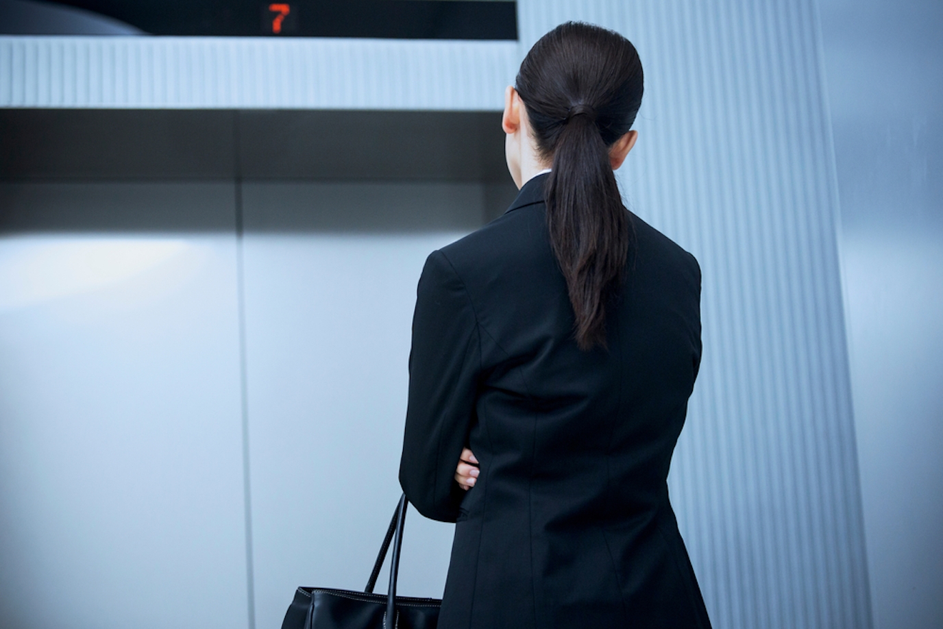 女子大生のナンパを成功させるコツは就活生を狙う
