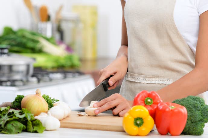 料理上手な彼女の8つの特徴 彼氏の胃袋をがっちり掴む方法やコツとは Smartlog 料理上手な彼女の8つの特徴 彼氏の胃袋をがっちり掴む方法やコツとは Smartlog