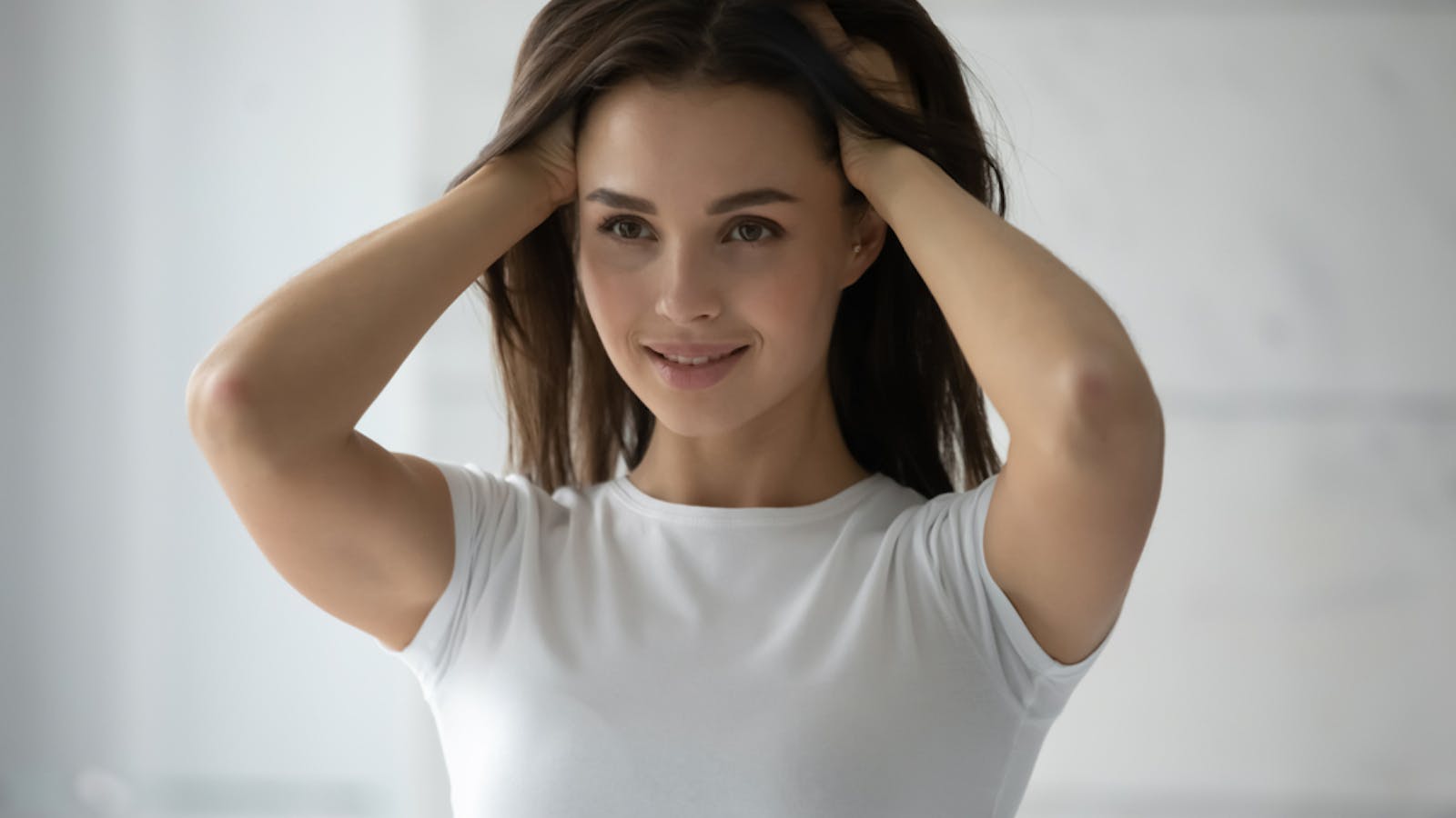 あざとい女子の特徴21選 行動やlineなどのあるあるをご紹介 Smartlog あざとい女子の特徴21選 行動やlineなどのあるあるをご紹介 Smartlog