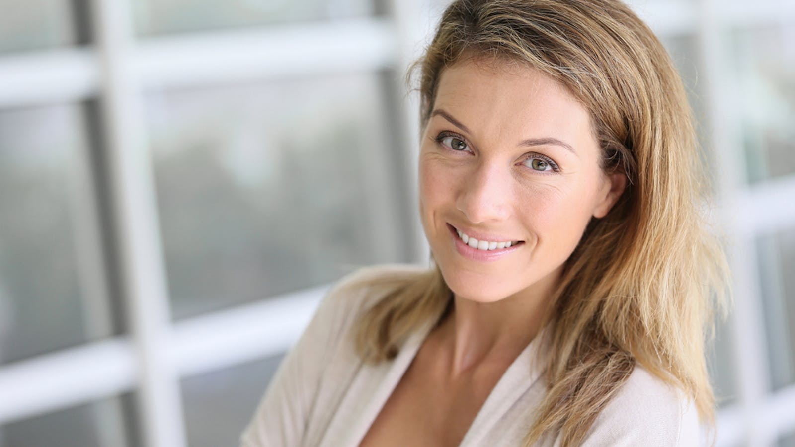 40代でもモテる女性の8つの特徴 アラフォー美女の性格や行動とは Smartlog 40代でもモテる女性の8つの特徴 アラフォー美女の性格や行動とは Smartlog