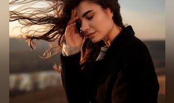 陰キャ女子はモテる?根暗な女性の特...