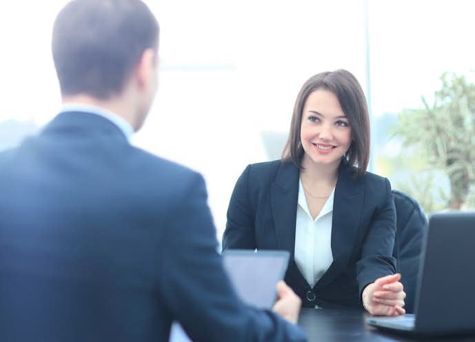 好意バレバレな女性の脈ありサイン 仕草や態度 Lineでわかる反応を紹介 Smartlog 好意バレバレな女性の脈ありサイン 仕草や態度 Lineでわかる反応を紹介 Smartlog