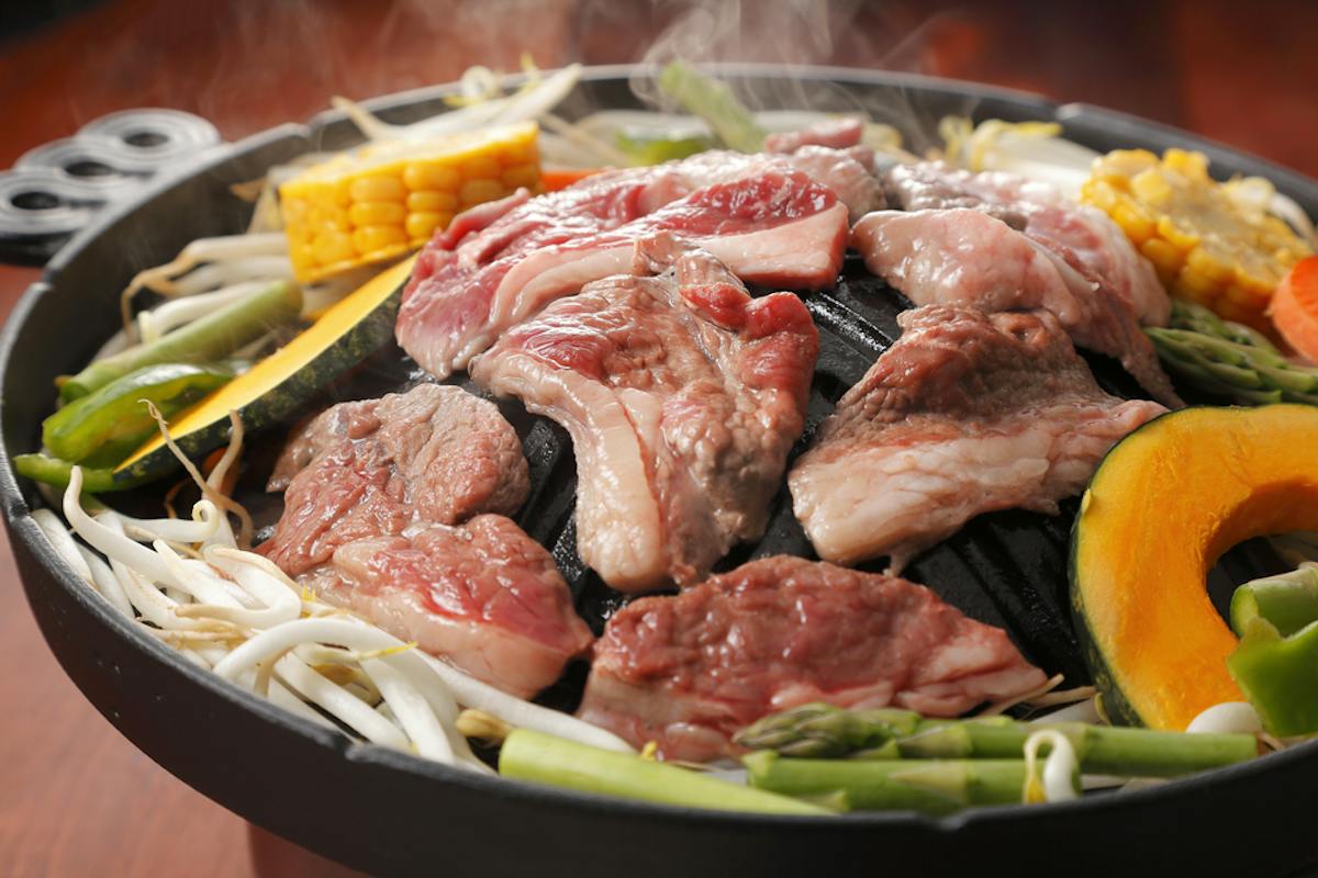 岩鋳 ジンギスカン鍋 焼肉 岩鋳 Iwachu 焼肉ジンギスカン鍋 ツル付 黒 