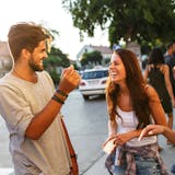 女友達が多い男の特徴。彼を落とす方法&脈あ...