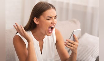 怒鳴る人の心理や対処法は?大きな声...