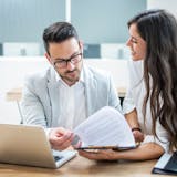 20歳年下の女性が見せる脈ありサイン。仲良...