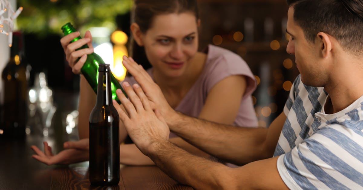 【あるある】お酒が飲めない人の特徴|強い人&弱い人の違いや改善方法とは? Smartlog 【あるある】お酒が飲めない人の特徴|強い人&弱い人の違いや改善方法とは? Smartlog