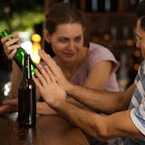 【あるある】お酒が飲めない人の特徴。強い人...