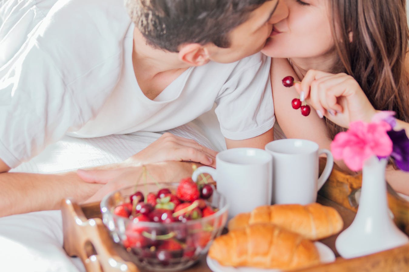 ディープキスのやり方。気持ちいいキスのコツと上手い舌使いを解説！ | Smartlog