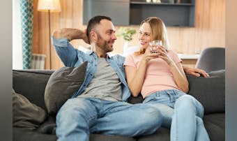 お家デートでずっとキスするのは当た...