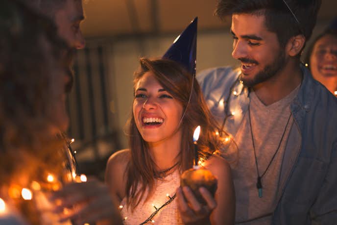彼女が絶対に喜ぶ誕生日の過ごし方 惚れ直させる お祝いのコツ とは Smartlog 彼女が絶対に喜ぶ誕生日の過ごし方 惚れ直させる お祝いのコツ とは Smartlog