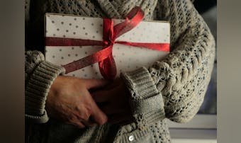 クリスマスプレゼントで彼氏が喜ぶカ...