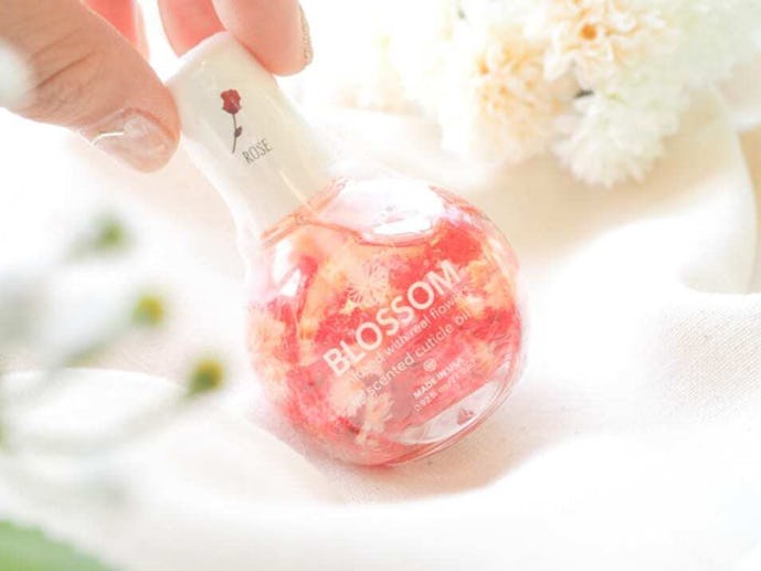 中学生の彼女が喜ぶネイルのお返し1. BLOSSOM(ブロッサム) ネイルオイル フラワー