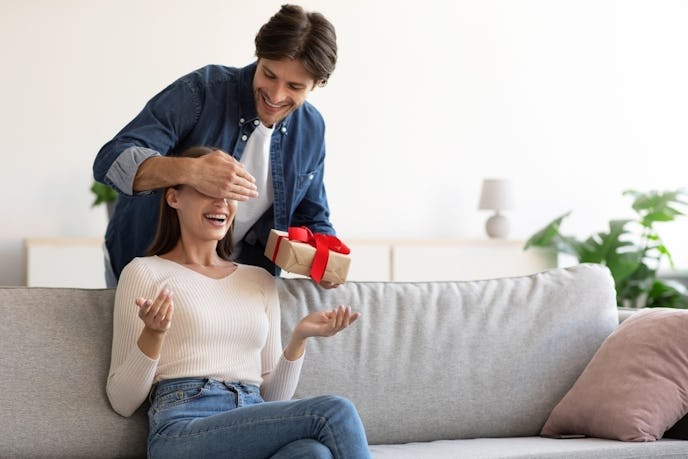 【30代社会人向け】ホワイトデーで彼女が喜ぶ本命のお返し|実用的でおしゃれな人気ギフト集