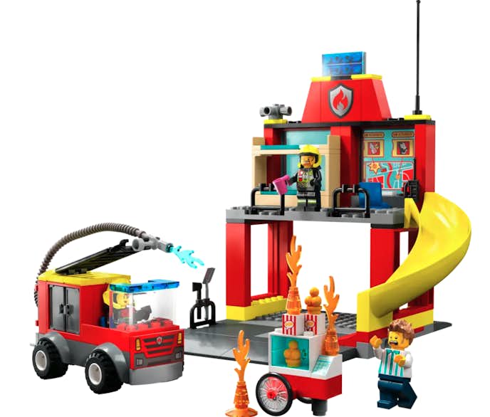 3~4歳の男の子がクリスマスプレゼントでもらって喜ぶレゴブロックは「消防署と消防車」