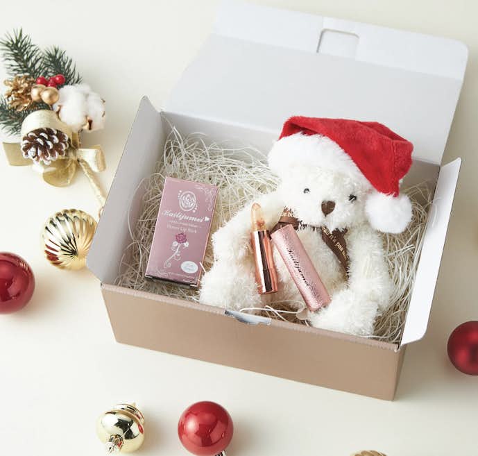 後輩女性が喜ぶプレゼントはリップ&クリスマステディベアセット