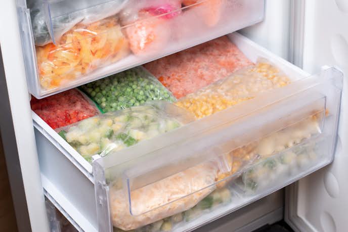 食材がいっぱい入った冷凍庫