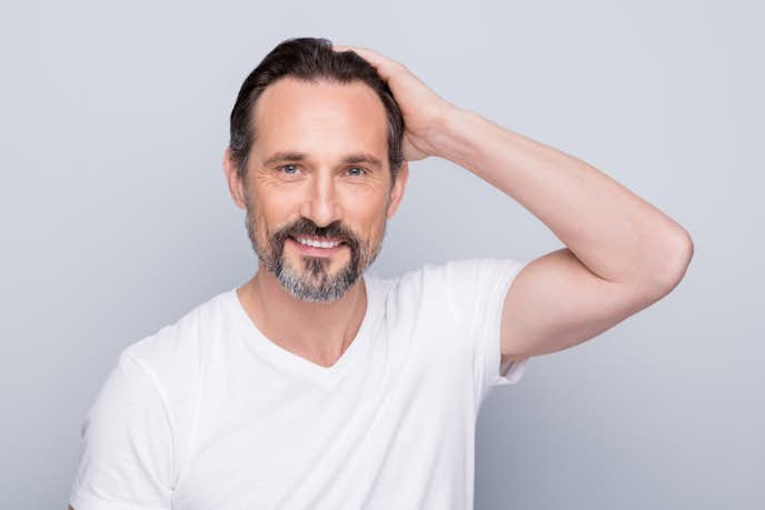 髪の悩みが多くなる50代の男性は『メンズ向けシャンプー』を使おう！