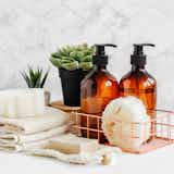 生まれつきのくせ毛におすすめの市販シャンプー23選。うねりを抑えるドラッグストア品を厳選