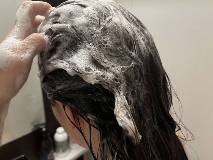 1. 頭皮や髪に優しい適度な洗浄力