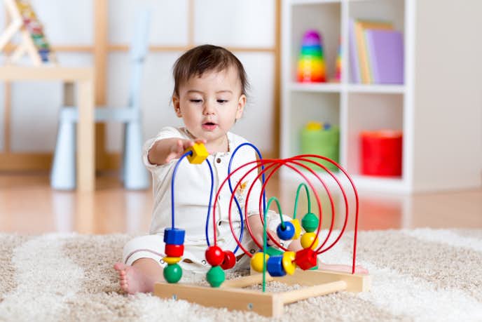1歳の子ども向け知育玩具の選び方：使い方がシンプルなおもちゃを選ぶ