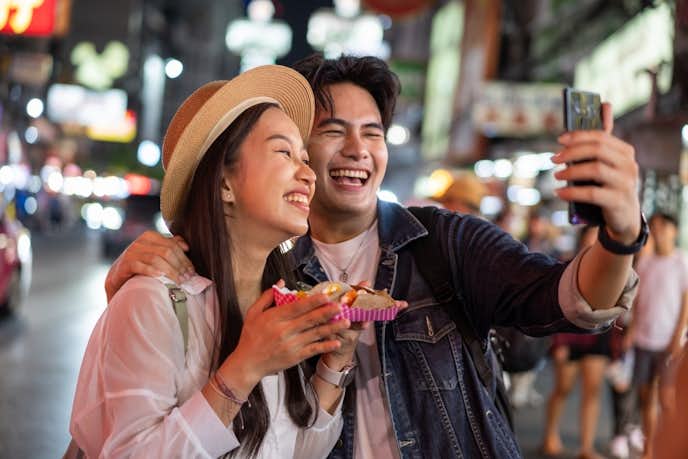 好きな人とうまく話せない理由|一歩踏み出せない心理とは?