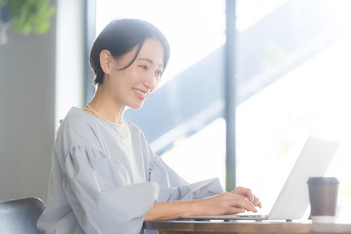 どう思ってるか分からない男性には、女性からアプローチをしてあげよう。