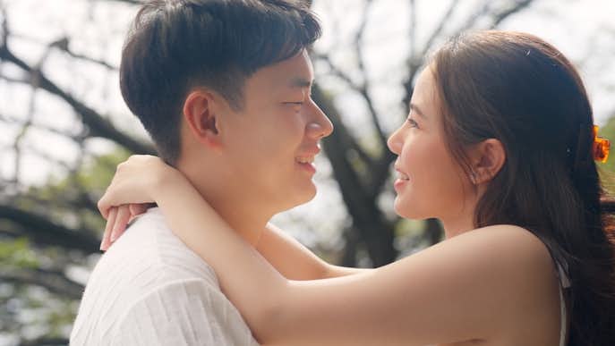 彼氏との初キスは、場所やシチュエーションも気にしてみて。