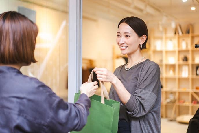 現金な人の由来や語源って?現金とはどういう意味?