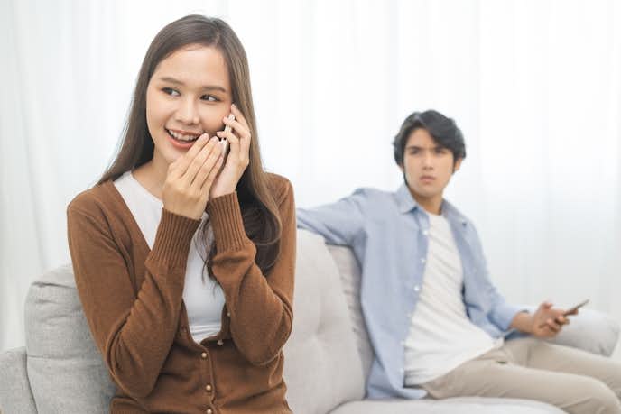 恋人に嫉妬してしまう時はどんな時?具体的なシーンやあるあるを紹介!