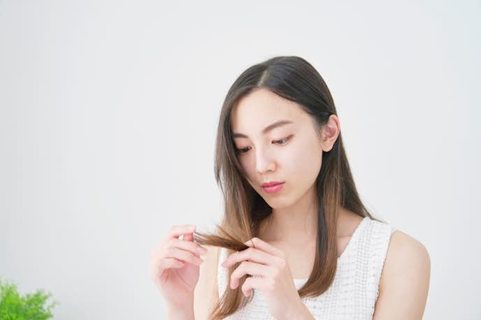 髪を触っている女性がいたら、ぜひ気持ちを探ってみて。