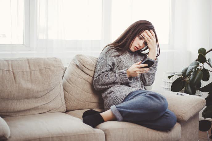 好きな人に既読無視をされた時の対処法|女性がとるべき対応を解説