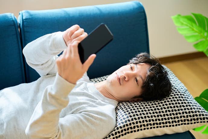 彼女に既読無視されたときに避けたいNGな行動