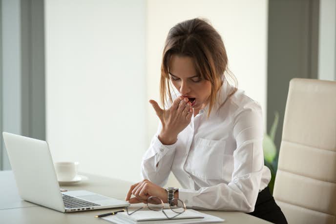 余計なことを言う人への対処法|職場などで一言余計な人への接し方を解説