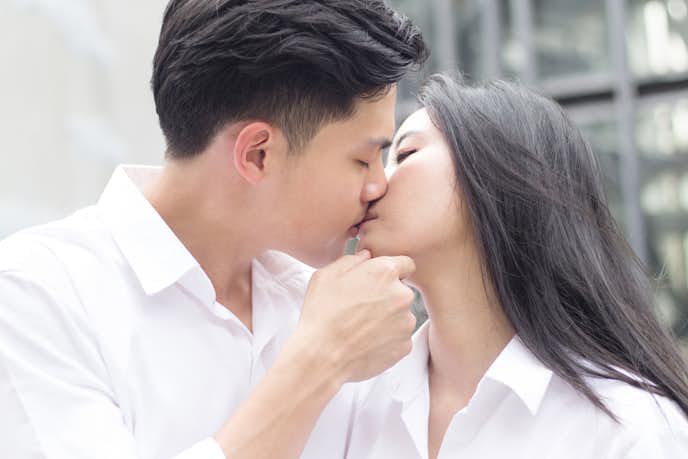 社会人カップルは、お互いの心が通じあったタイミングで初キスをしよう。
