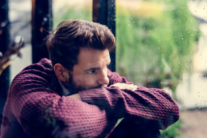 男性から視線を感じる気がする!目で追ってくる男性心理とは?