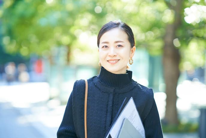 地味な女性に共通して見受けられる特徴とは