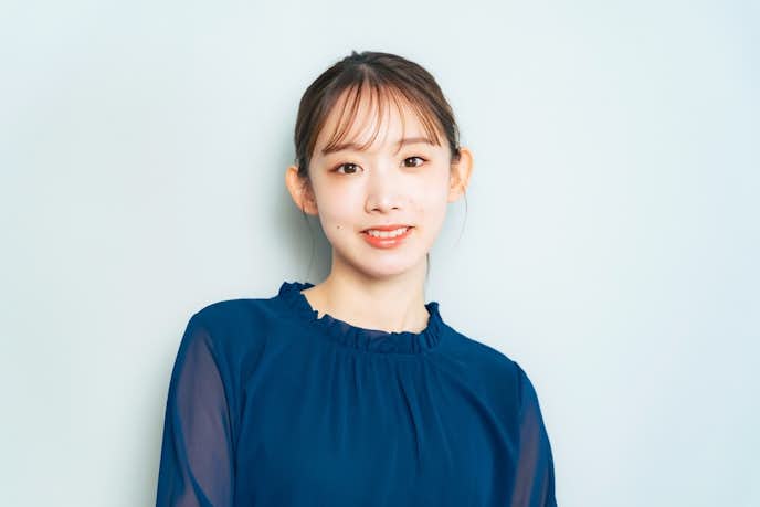 よく目が合う女性の心理|見つめてくるのは好意があるから?