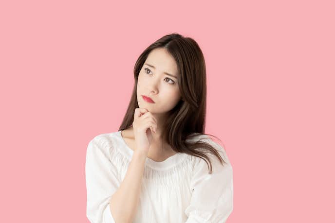 引き笑いになってしまう心理|上手く呼吸ができなくなる原因とは?
