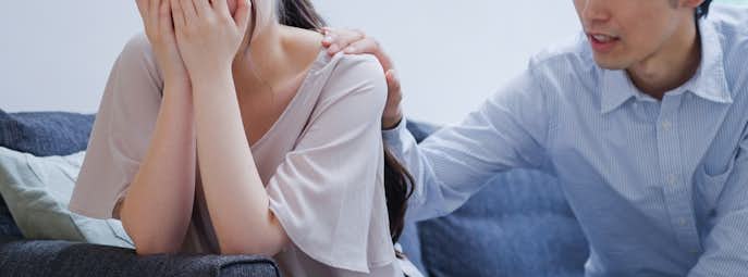 周りにすぐ泣く女性がいる場合の最適な対処法は?